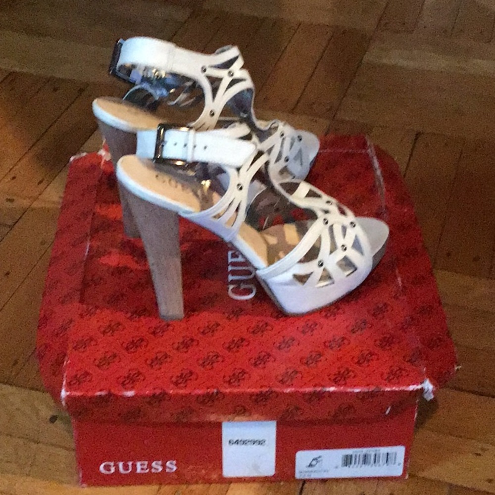 Guess - Picture 5 of 5